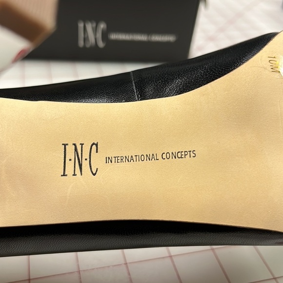 INC NIB Silver Metallic 4" Heel Black Leather Peep Toe Party Holiday Pump SZ 10 - Picture 7 of 12